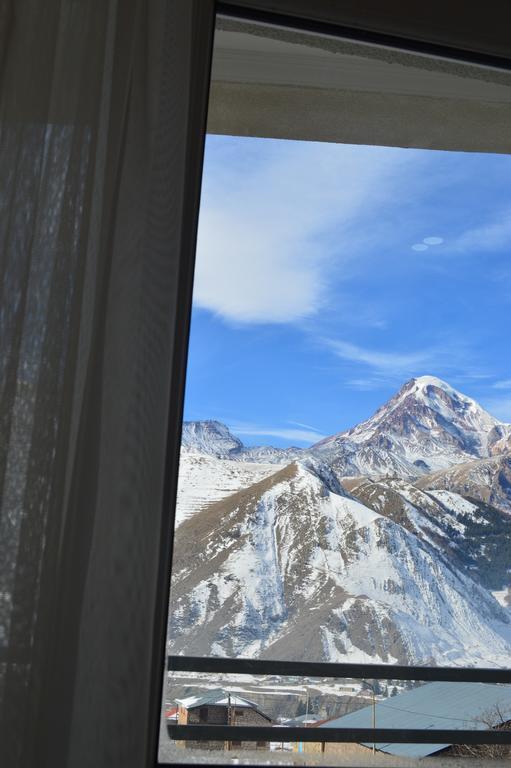 Guest House Qubi Kazbegi Ngoại thất bức ảnh