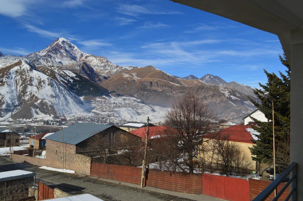 Guest House Qubi Kazbegi Ngoại thất bức ảnh