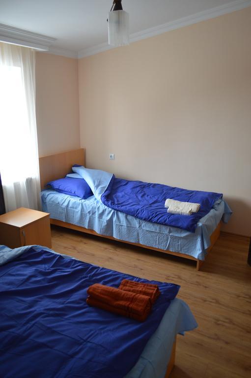Guest House Qubi Kazbegi Ngoại thất bức ảnh