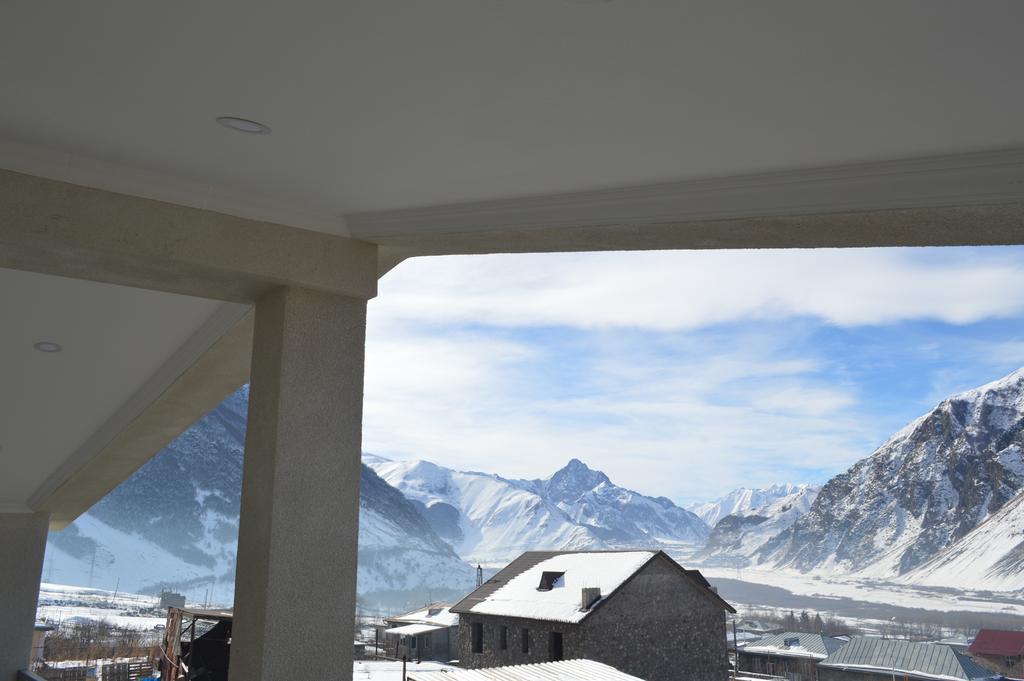Guest House Qubi Kazbegi Ngoại thất bức ảnh