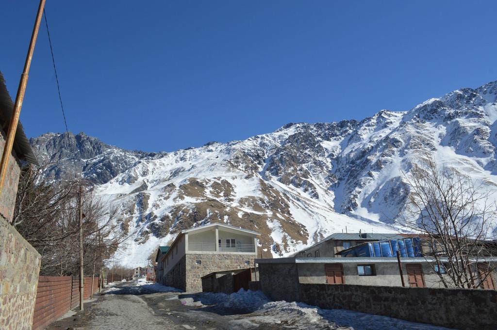 Guest House Qubi Kazbegi Ngoại thất bức ảnh
