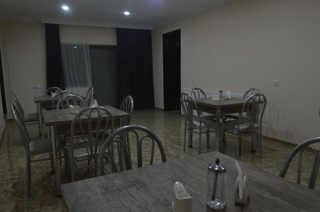 Guest House Qubi Kazbegi Ngoại thất bức ảnh