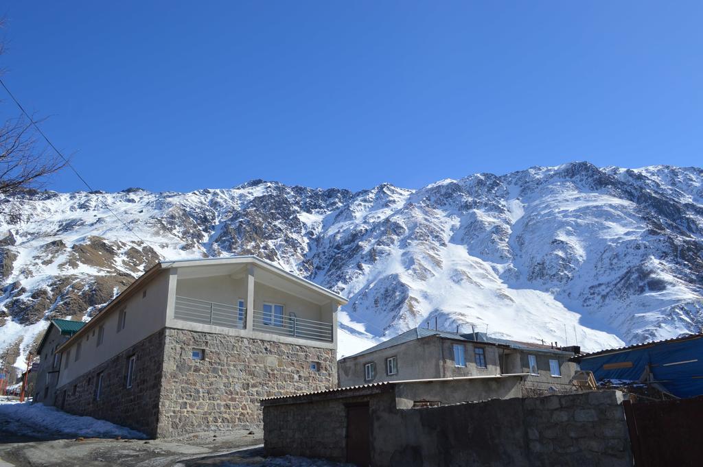 Guest House Qubi Kazbegi Ngoại thất bức ảnh