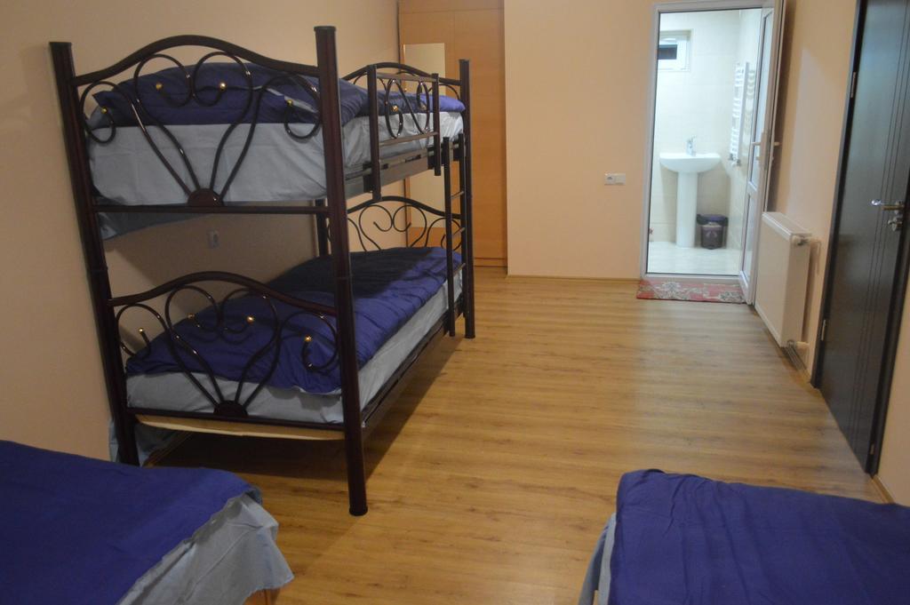 Guest House Qubi Kazbegi Ngoại thất bức ảnh