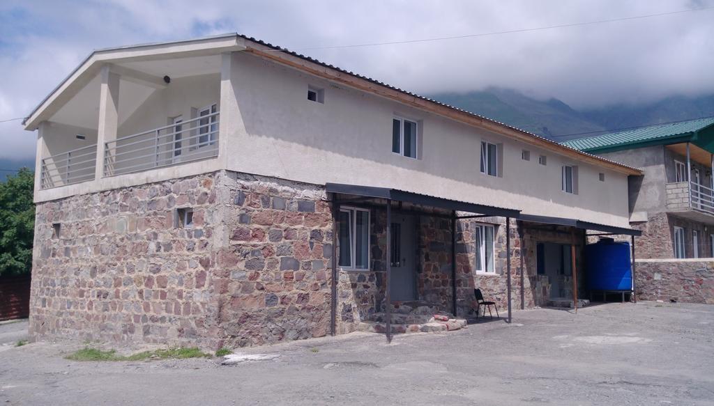 Guest House Qubi Kazbegi Ngoại thất bức ảnh