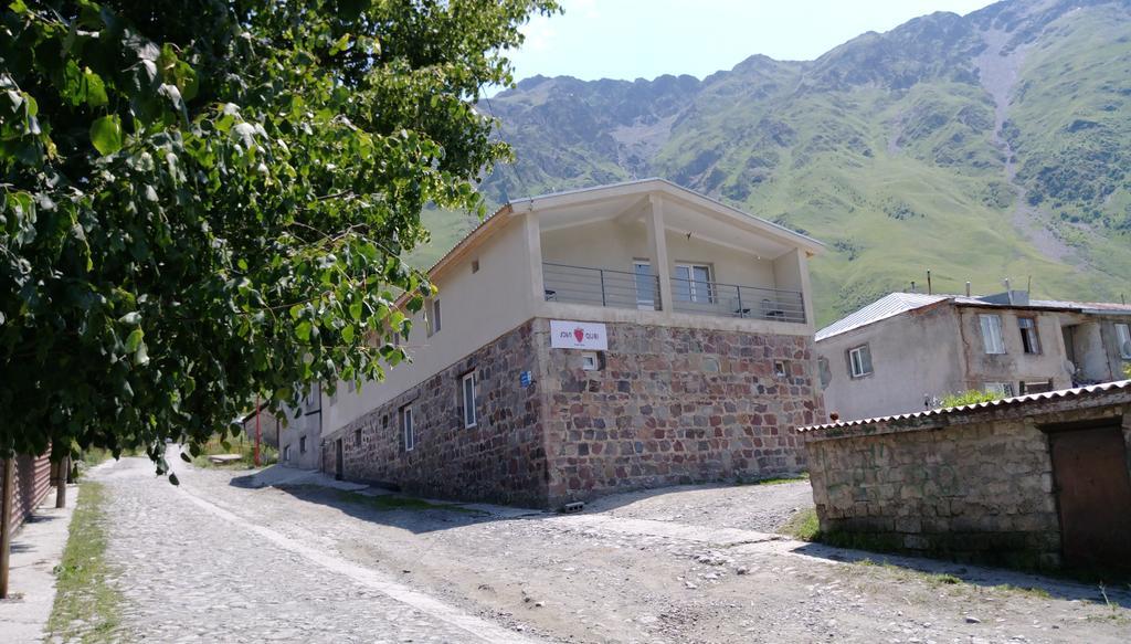 Guest House Qubi Kazbegi Ngoại thất bức ảnh