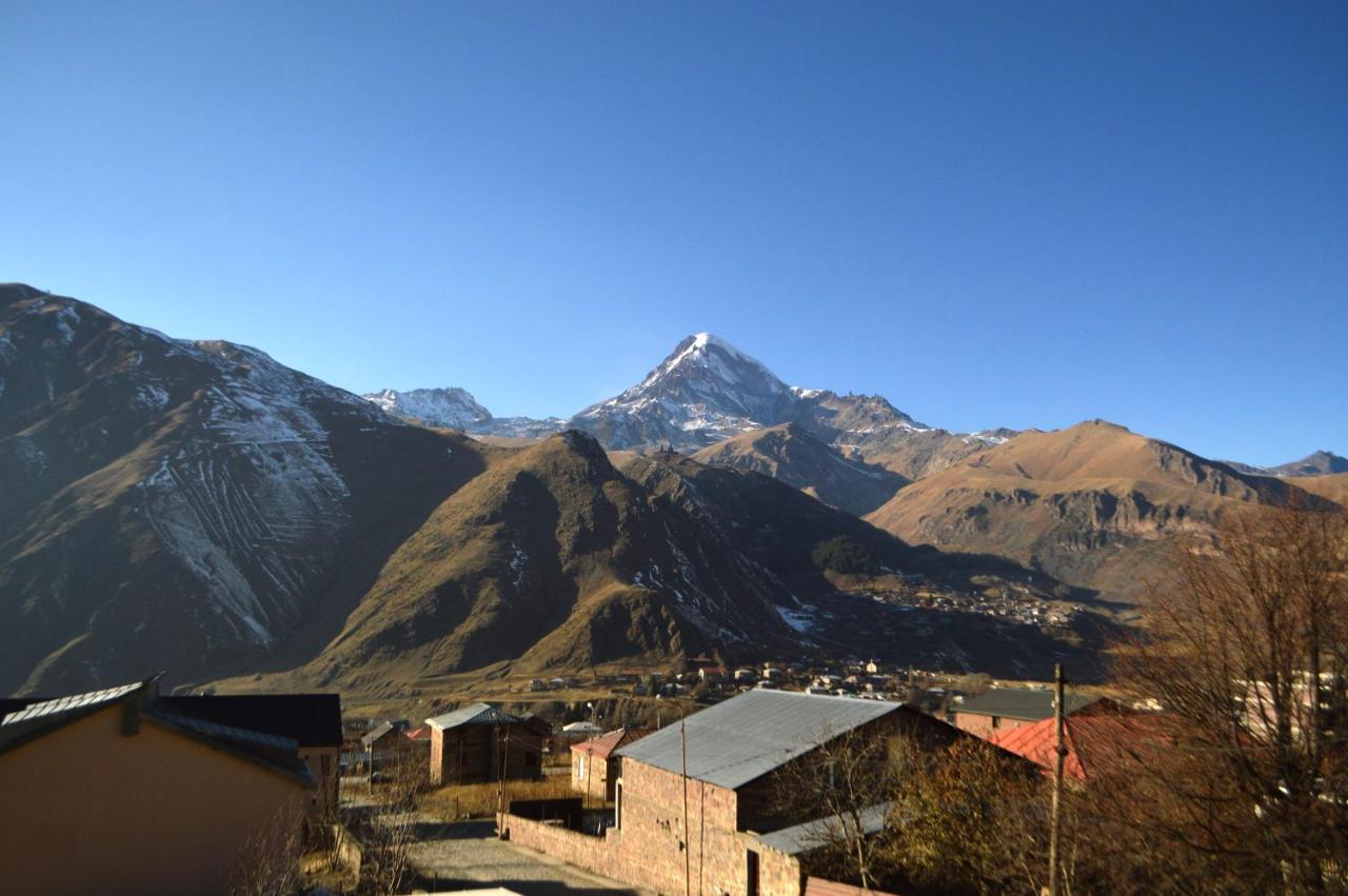 Guest House Qubi Kazbegi Ngoại thất bức ảnh